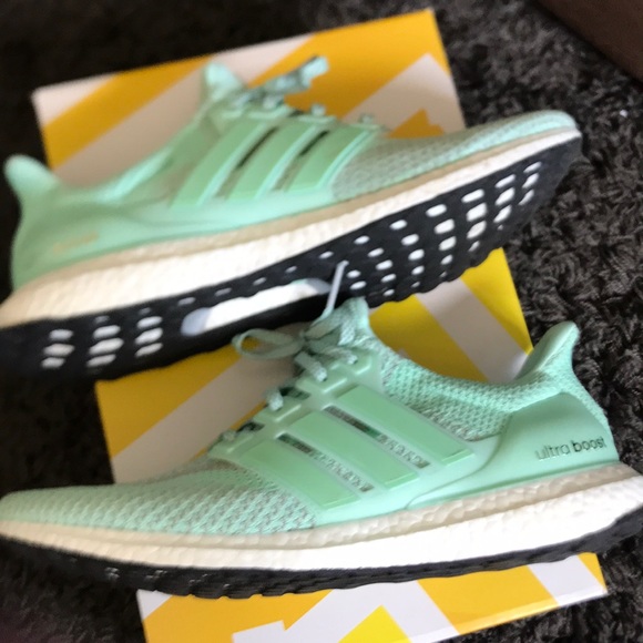 *SOLD* Adidas Mint Ultra Boost - Picture 4 of 8
